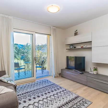 Tulipani 11 - Tremezzina Apartment